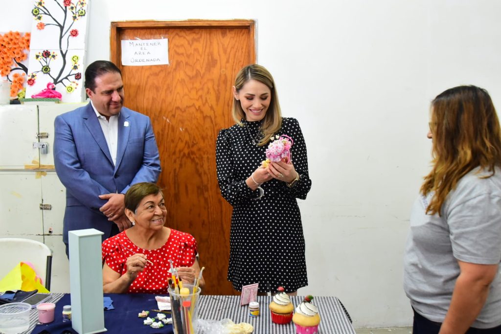 Angélica García Arellano como Presidenta del Voluntariado DIF.