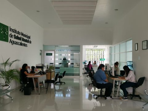 "Centro Árbol de Vida brindando atención psicológica gratuita."