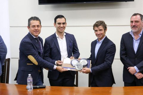 "Firma del convenio entre representantes de la Academia Taurina de Aguascalientes y la Escuela Taurina de Madrid."