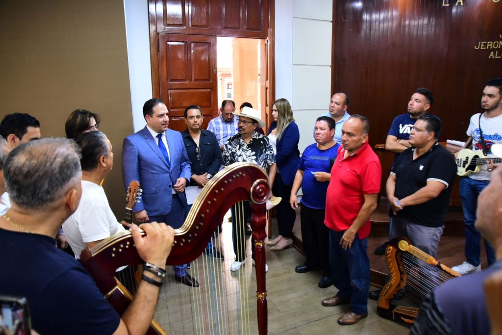 Músicos tradicionales de Veracruz en la feria de Aguascalientes.