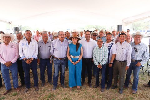 Tere Jiménez inaugurando la planta de tratamiento en Aguascalientes, un avance para la sostenibilidad agrícola y ganadera.